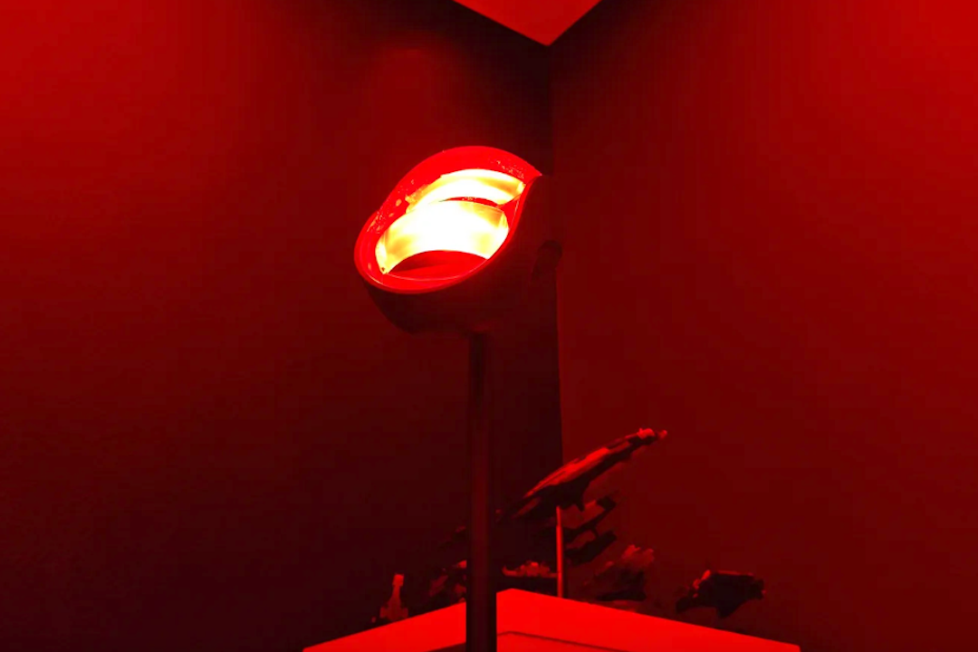 Sanfte Deckenbeleuchtung mit Torchiere-Stehlampen